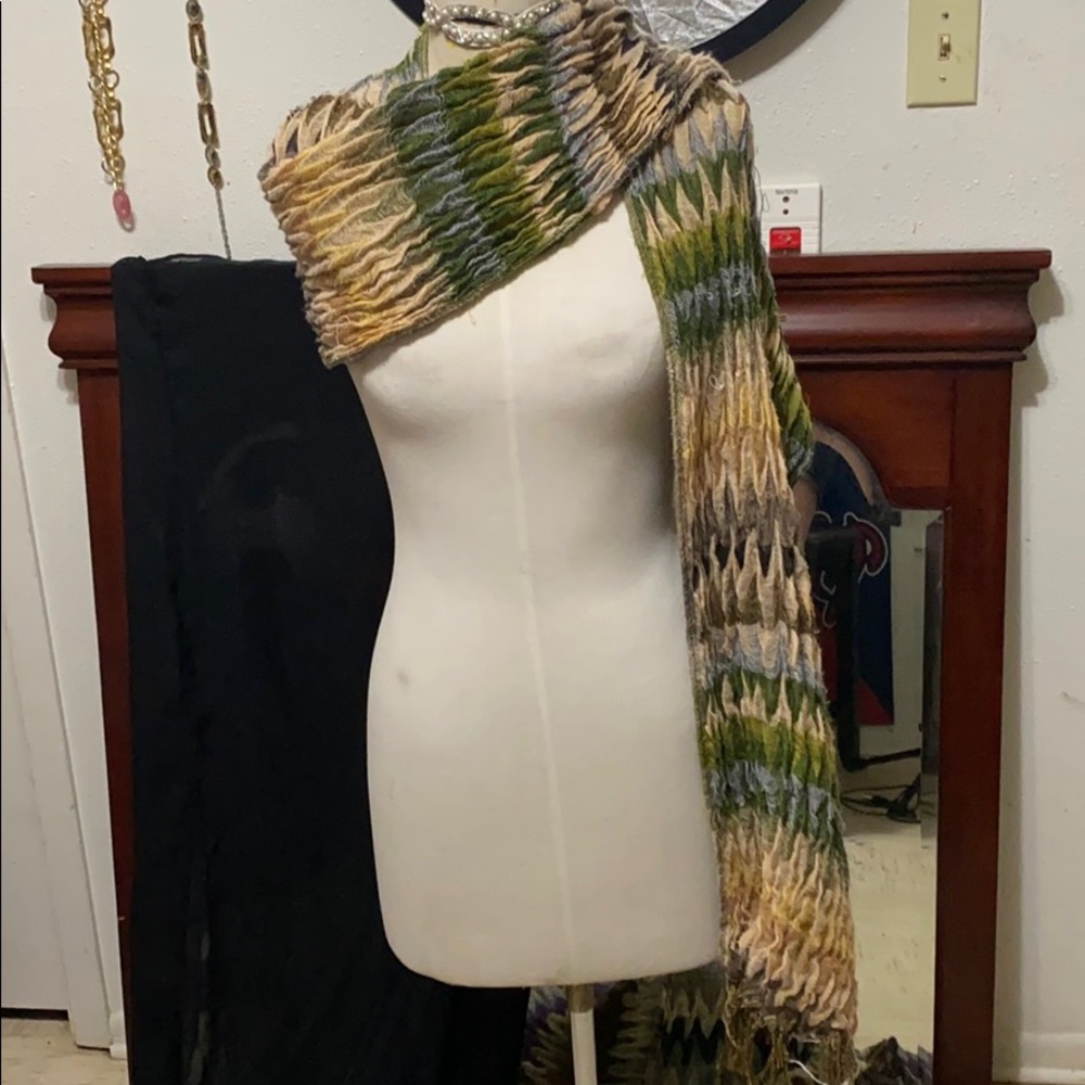 Scarf/wrap - Picture 3 of 3